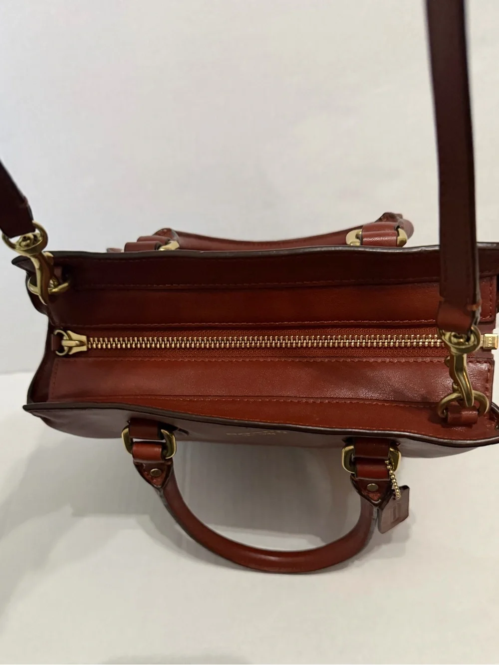 COACH Classic chestnut brown crossbody UEC 9x8x3, top zipper.Strap& 2 handles - Picture 8 of 15